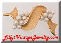 Vintage Golden Twisting Ribbon Pearls Brooch