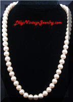 Classic Vintage faux Pearls Necklace